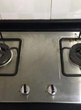 燃?xì)庠羁偸浅觥包S火”？清理火眼或撥動灶底的小鐵片，火力一下變正常